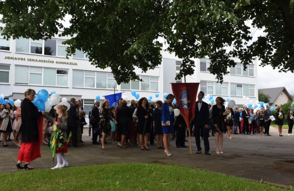 Senamiesčio gimnazijos abiturientams - brandos atestatai 