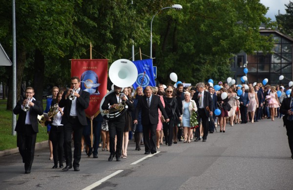 Senamiesčio gimnazijos abiturientams - brandos atestatai 