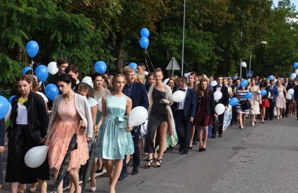 Senamiesčio gimnazijos abiturientams - brandos atestatai 