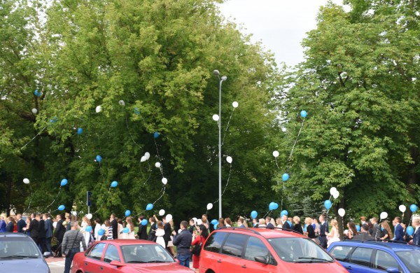 Senamiesčio gimnazijos abiturientams - brandos atestatai 