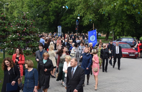 Senamiesčio gimnazijos abiturientams - brandos atestatai 