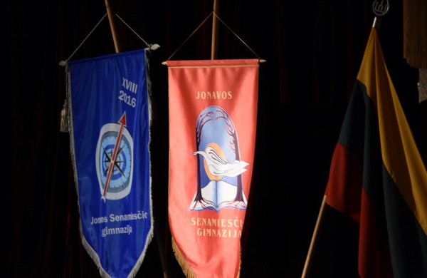 Senamiesčio gimnazijos abiturientams - brandos atestatai 