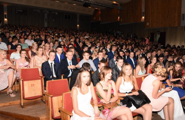 Senamiesčio gimnazijos abiturientams - brandos atestatai 