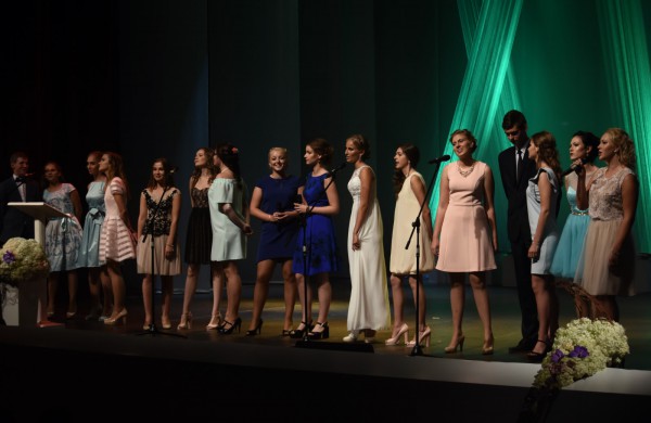 Senamiesčio gimnazijos abiturientams - brandos atestatai 