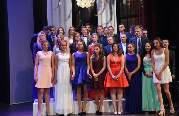 Senamiesčio gimnazijos abiturientams - brandos atestatai 