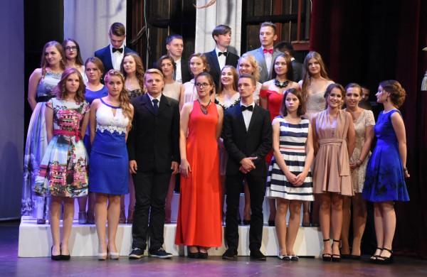 Senamiesčio gimnazijos abiturientams - brandos atestatai 