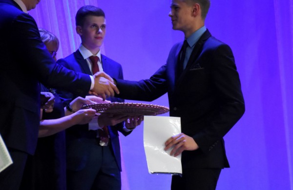 Senamiesčio gimnazijos abiturientams - brandos atestatai 