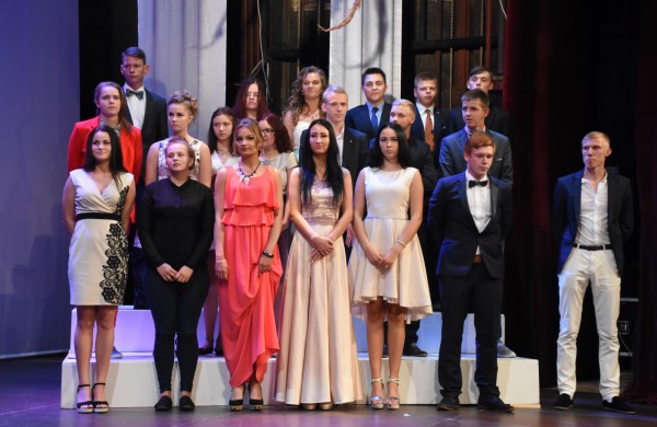 Senamiesčio gimnazijos abiturientams - brandos atestatai 