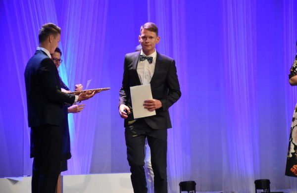 Senamiesčio gimnazijos abiturientams - brandos atestatai 