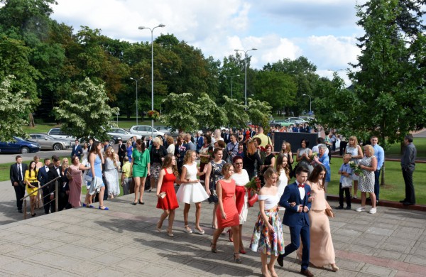 Brandos atestatai – ir raliečių rankose