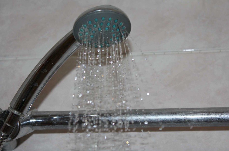 Nebus tiekiamas karštas vanduo