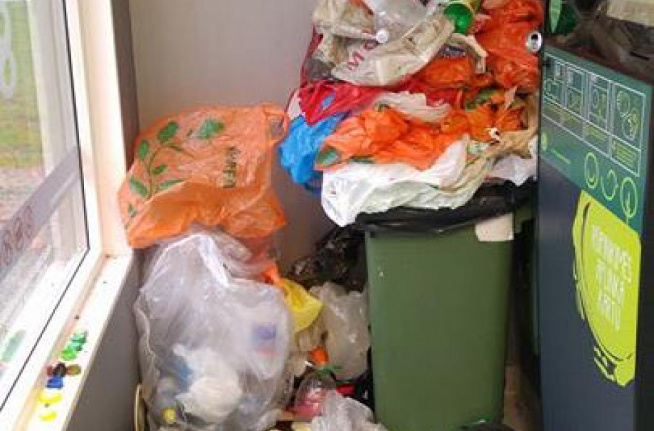 Taromatą pavertė šiukšlynu