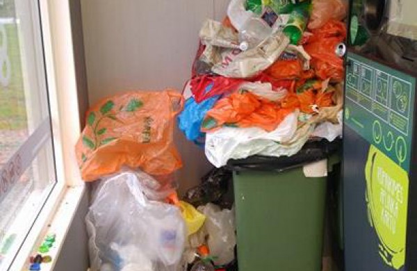 Taromatą pavertė šiukšlynu