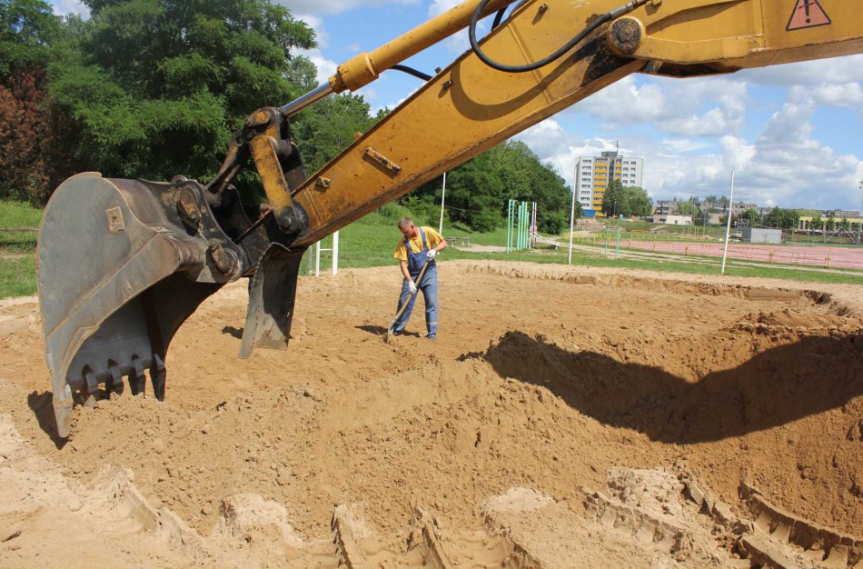 Miesto stadione ruošiamos aikštelės purvo tinkliniui