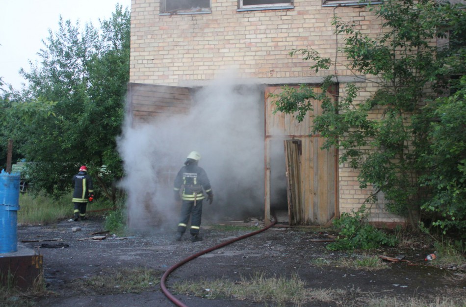 Fabriko gatvėje degė apleistas pastatas
