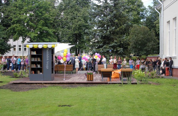 Jonavoje atidaryta knygų terasa