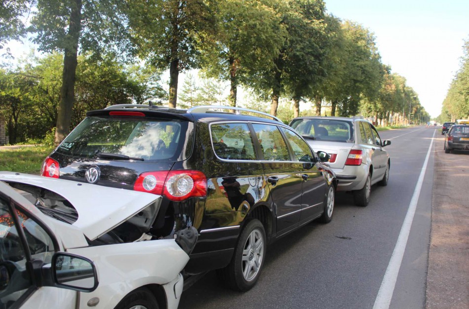 Prie Jonavos susidūrė penki automobiliai