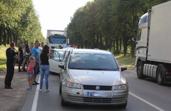 Prie Jonavos susidūrė penki automobiliai