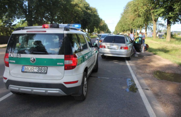 Prie Jonavos susidūrė penki automobiliai