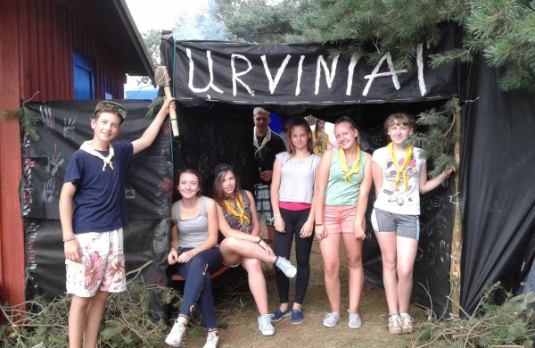 Skautai stovyklavo akmens amžiuje