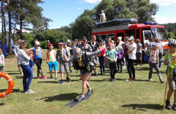 Skautai stovyklavo akmens amžiuje