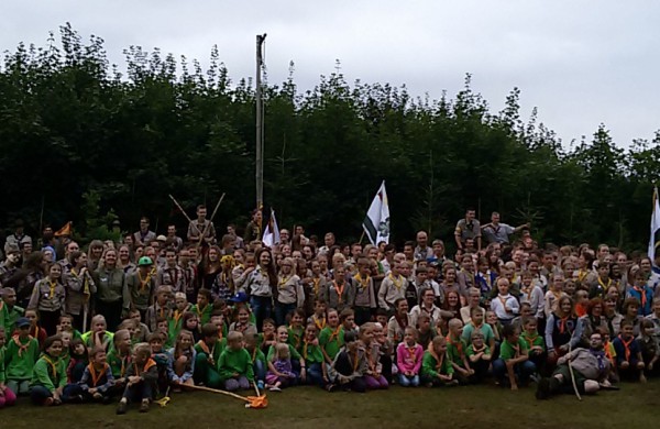 Skautai stovyklavo akmens amžiuje