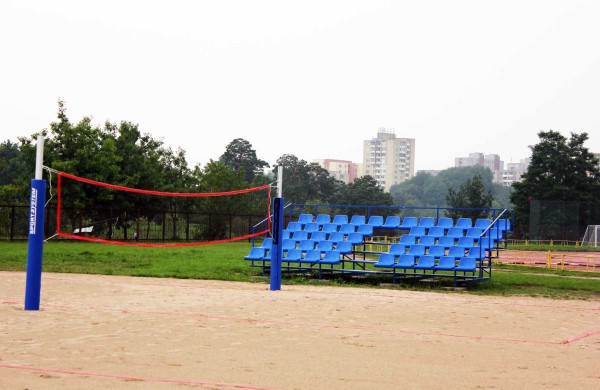 Baigtas paplūdimio tinklinio aikštelių įrengimas