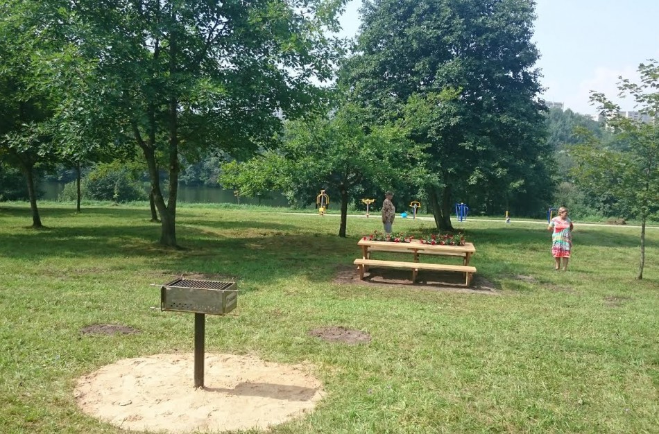 Mieste įrengtos dar dvi kepsninės su stalais