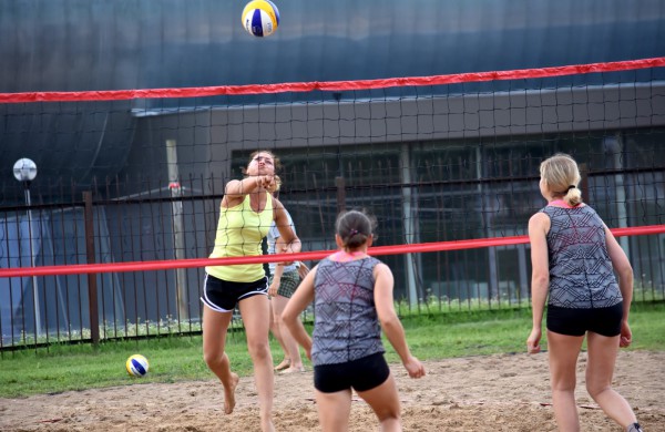 Tinklinio mylėtojams – naujos tinklinio aikštelės