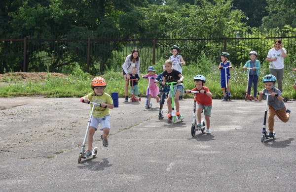 Sporto forume tradicines sporto šakas paįvairino purvo tinklinis