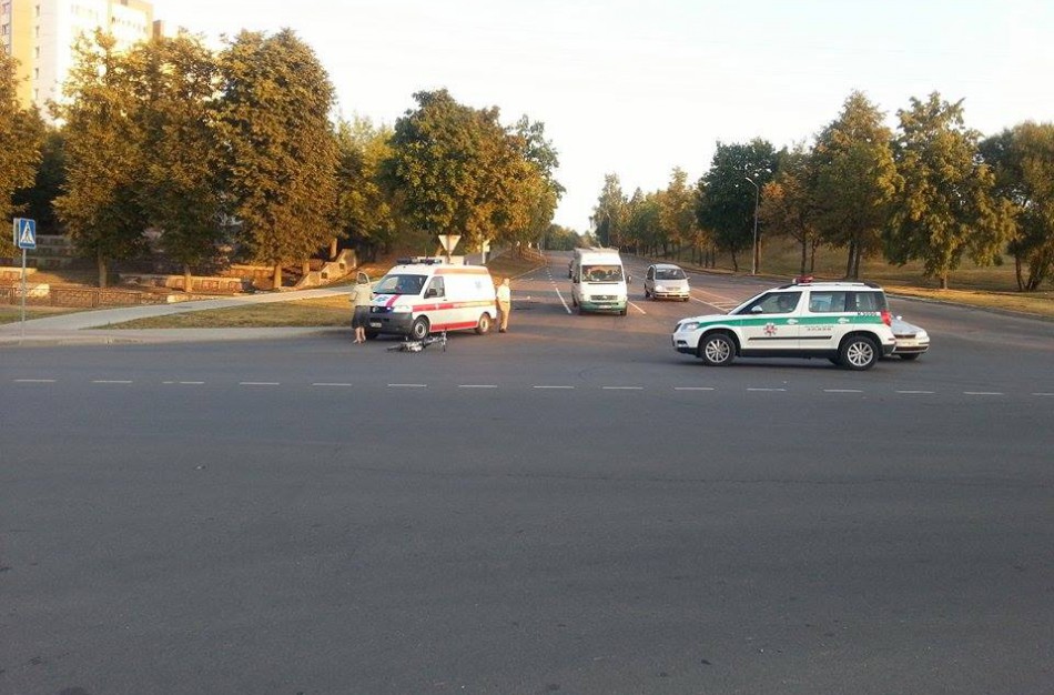 J.Basanavičiaus gatvėje automobilis partrenkė dviratininką