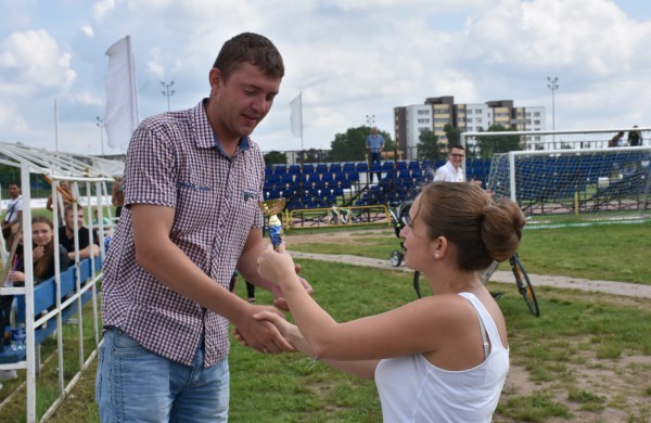 Sporto forume tradicines sporto šakas paįvairino purvo tinklinis