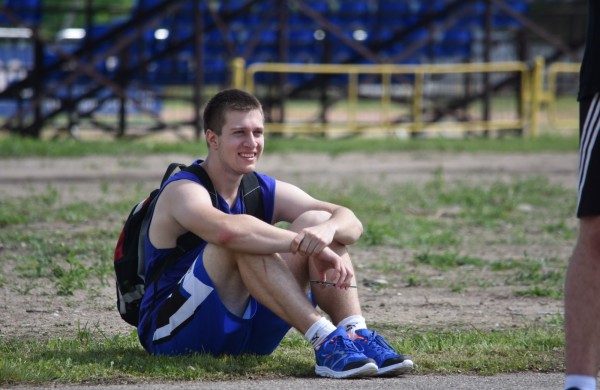 Sporto forume tradicines sporto šakas paįvairino purvo tinklinis