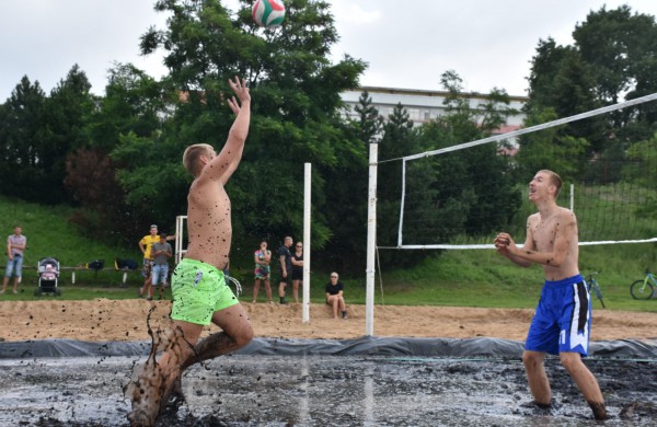 Sporto forumo "vinis" - purvo tinklinis (fotoakimirkos)