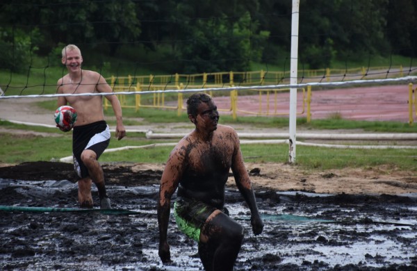 Sporto forumo "vinis" - purvo tinklinis (fotoakimirkos)
