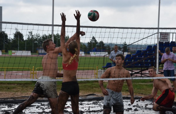 Sporto forumo "vinis" - purvo tinklinis (fotoakimirkos)