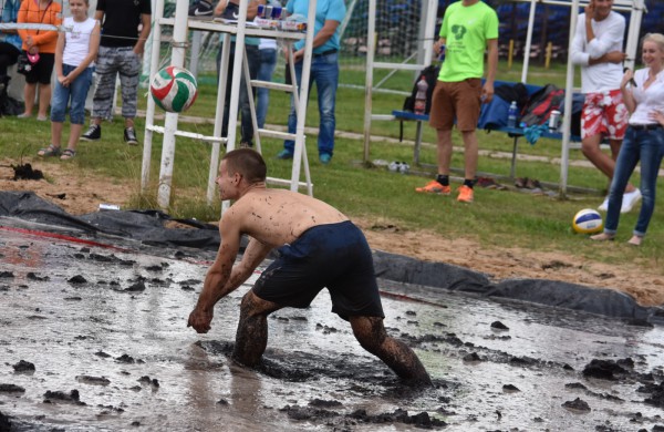 Sporto forumo "vinis" - purvo tinklinis (fotoakimirkos)