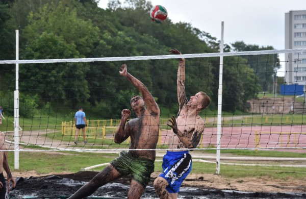 Sporto forumo "vinis" - purvo tinklinis (fotoakimirkos)