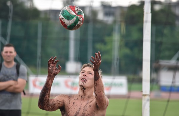 Sporto forumo "vinis" - purvo tinklinis (fotoakimirkos)