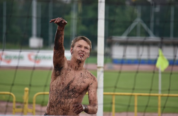 Sporto forumo "vinis" - purvo tinklinis (fotoakimirkos)