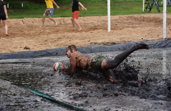 Sporto forumo "vinis" - purvo tinklinis (fotoakimirkos)