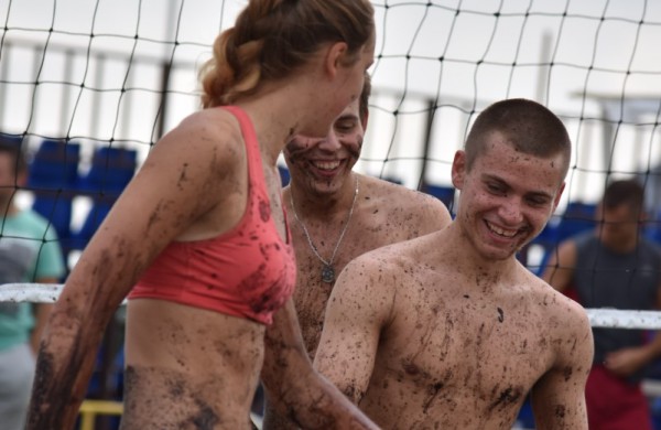 Sporto forumo "vinis" - purvo tinklinis (fotoakimirkos)