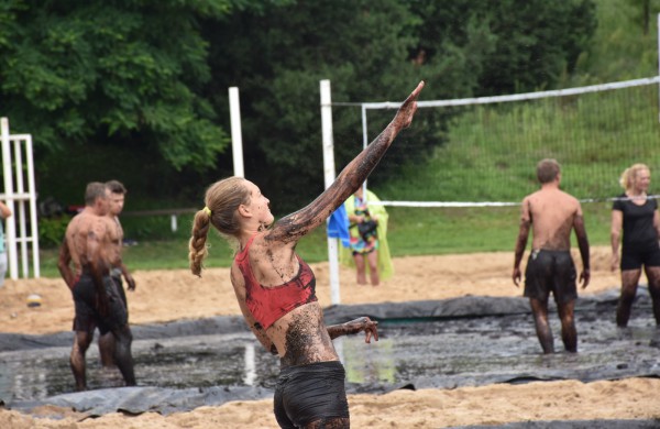 Sporto forumo "vinis" - purvo tinklinis (fotoakimirkos)