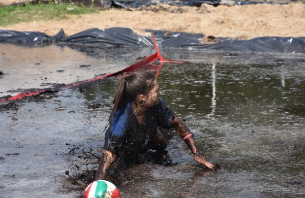Sporto forumo "vinis" - purvo tinklinis (fotoakimirkos)