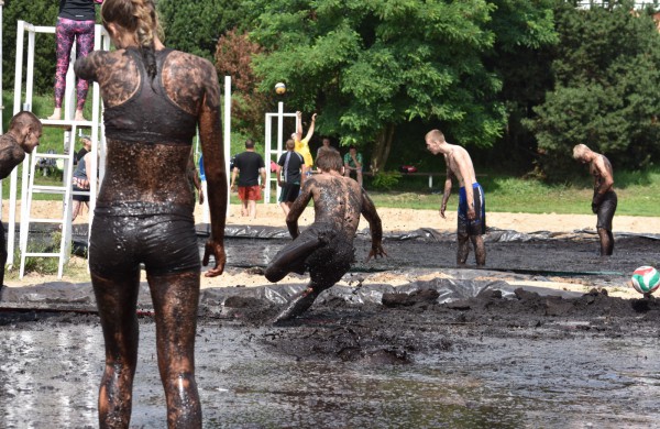 Sporto forumo "vinis" - purvo tinklinis (fotoakimirkos)