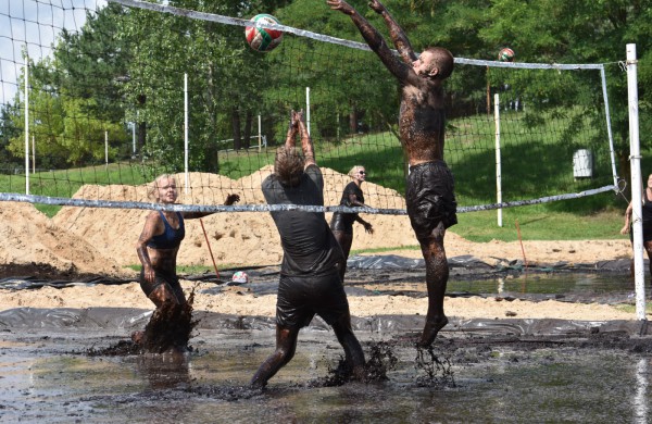 Sporto forumo "vinis" - purvo tinklinis (fotoakimirkos)