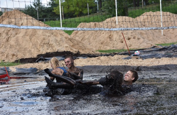Sporto forumo "vinis" - purvo tinklinis (fotoakimirkos)