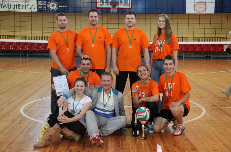 Tinklinio varžybos Jonavoje: pustrečios paros salėje