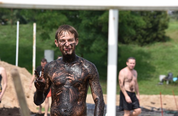 Sporto forumo "vinis" - purvo tinklinis (fotoakimirkos)