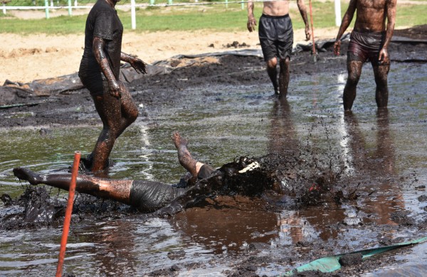 Sporto forumo "vinis" - purvo tinklinis (fotoakimirkos)